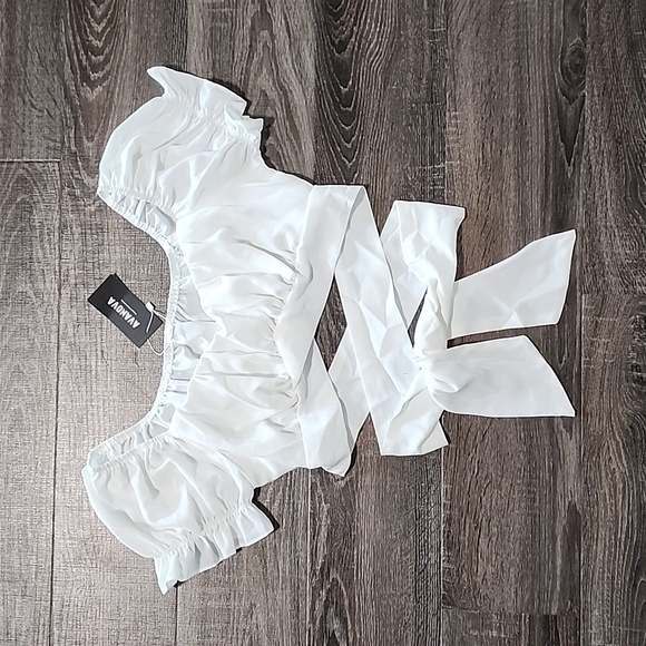 Avanova Tops - ⛅️ Avanova Crop Top ⛅️